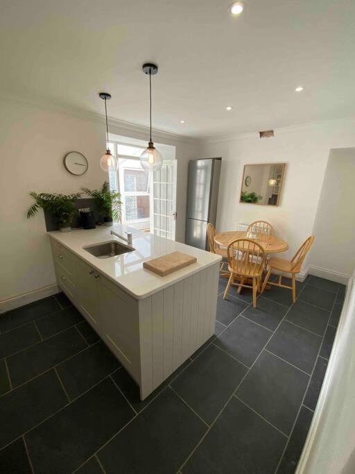 Beautiful 2 Bed End Terrace Victorian Town House Redruth Exterior foto