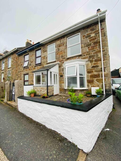 Beautiful 2 Bed End Terrace Victorian Town House Redruth Exterior foto